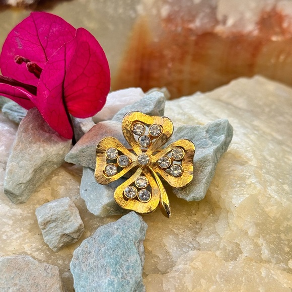 A Vintage Sparkly Four Leaves /Clover/Good Luck 🍀 LIA Brooch - Picture 1 of 6